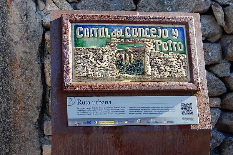 Cartel del Corral de Concejo de El Manzano