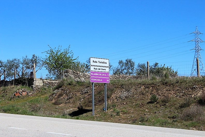 Cartel de La Ruta del Duero en Pereña