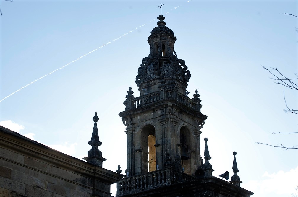 Detalle del campanario del Santuario de La Tuiza en Chanos