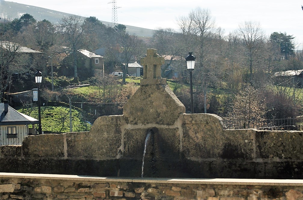 Vista de Villanueva de la Sierra desde la fuente