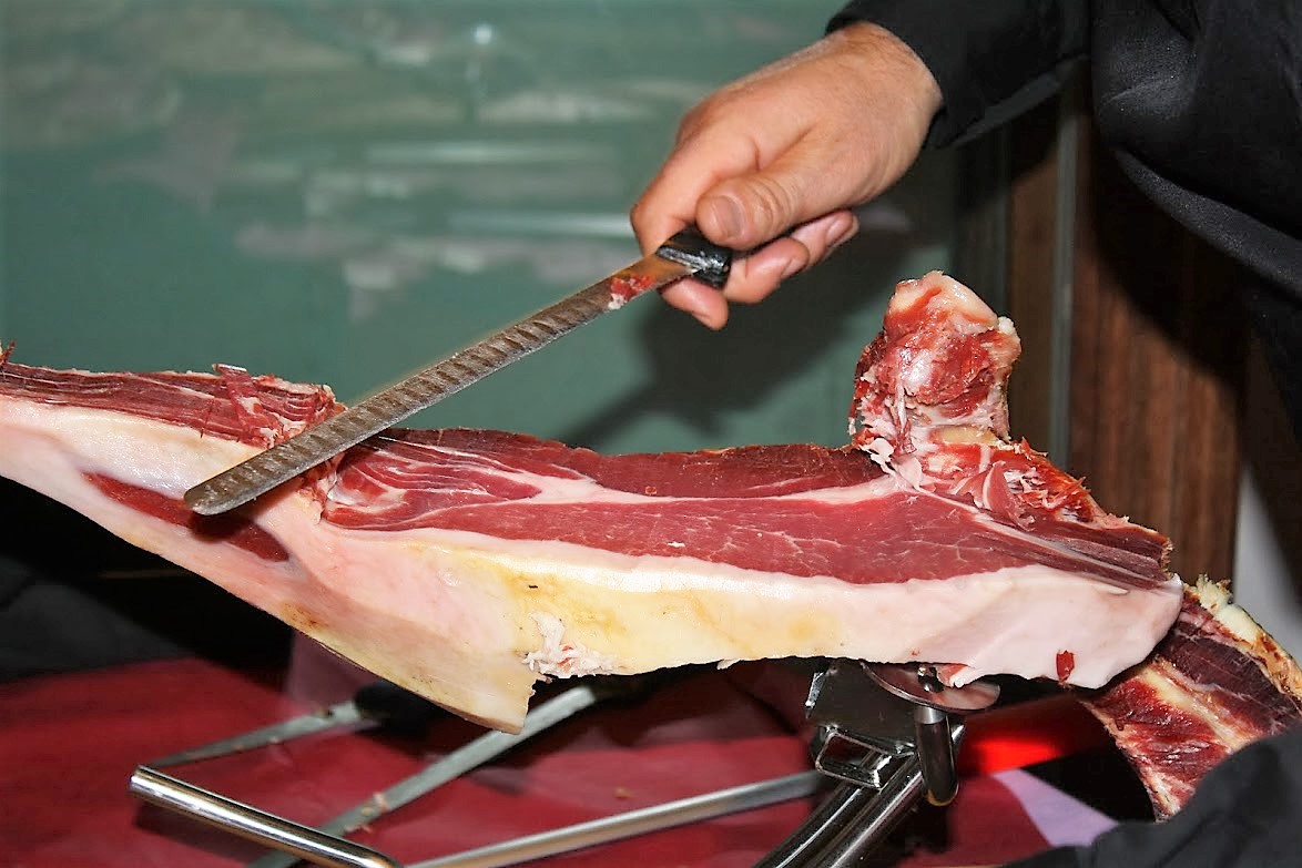 Cortando Jamón